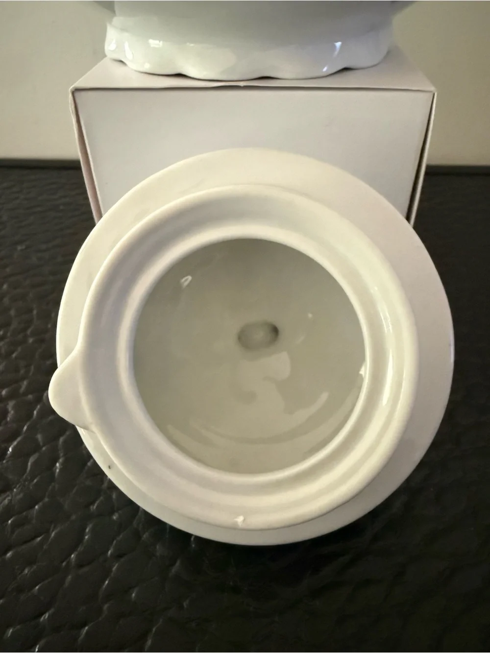 Thistle motifs Teapot With Lid Pre-Owned 7.5